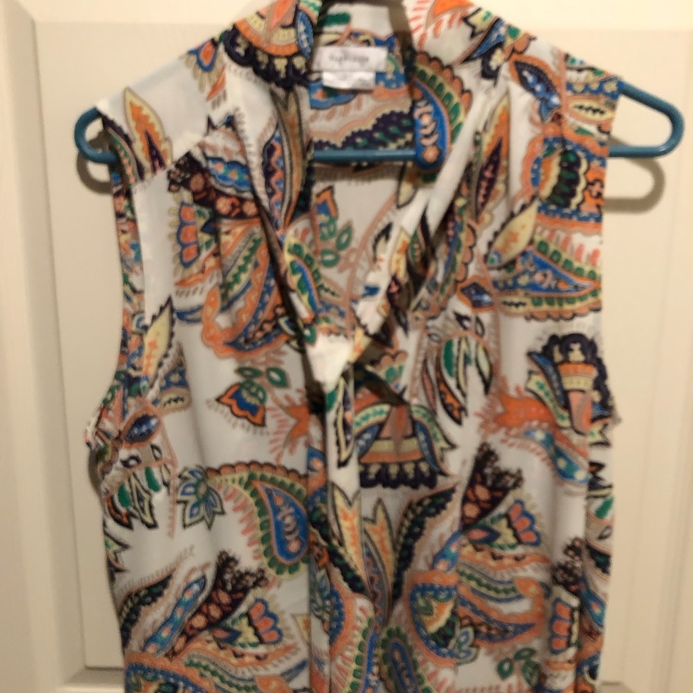 Dressy sleeveless blouse with tie